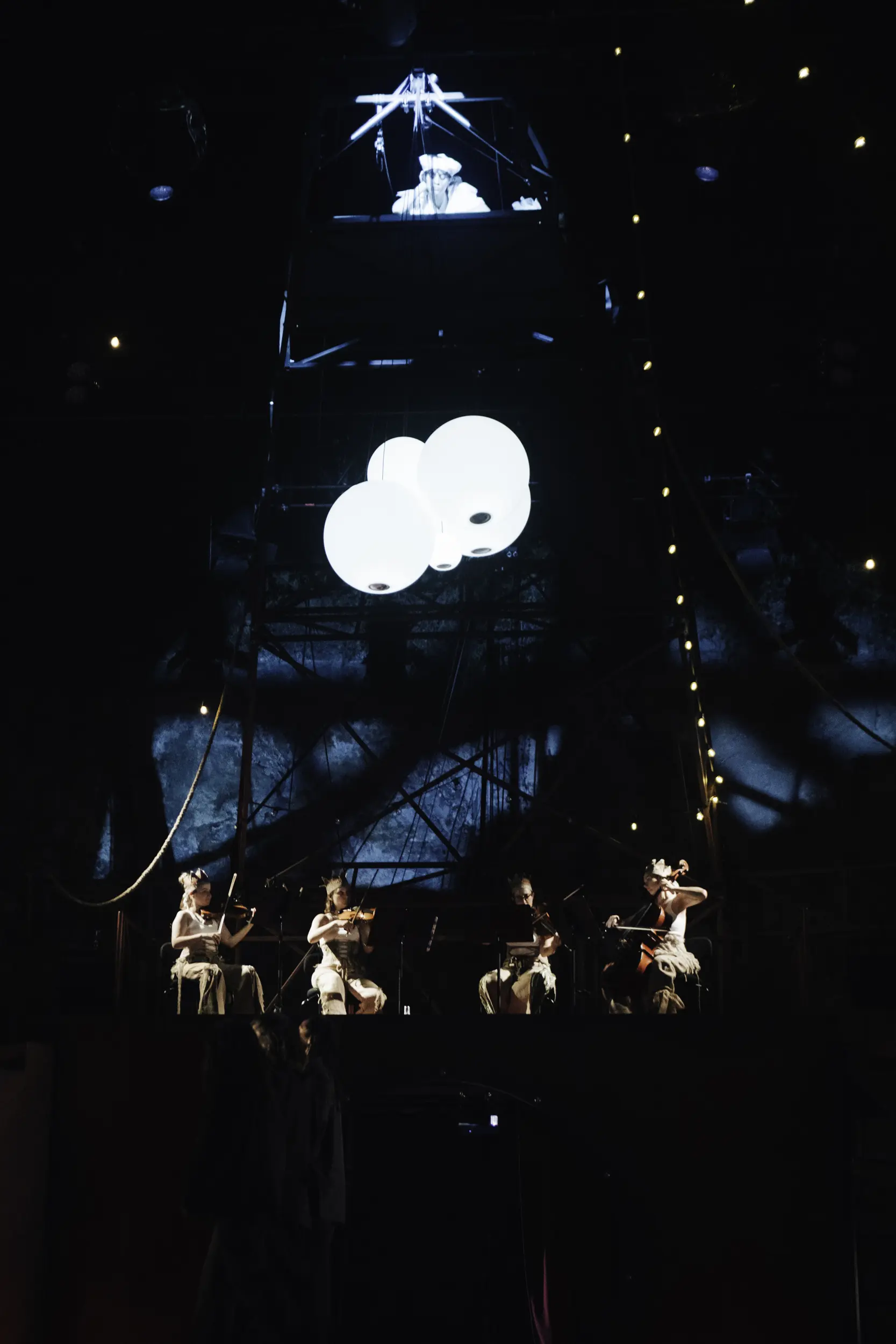 le_petit_cirque_17_c_alice_brazzit_grec_festival_de_barcelona.jpg