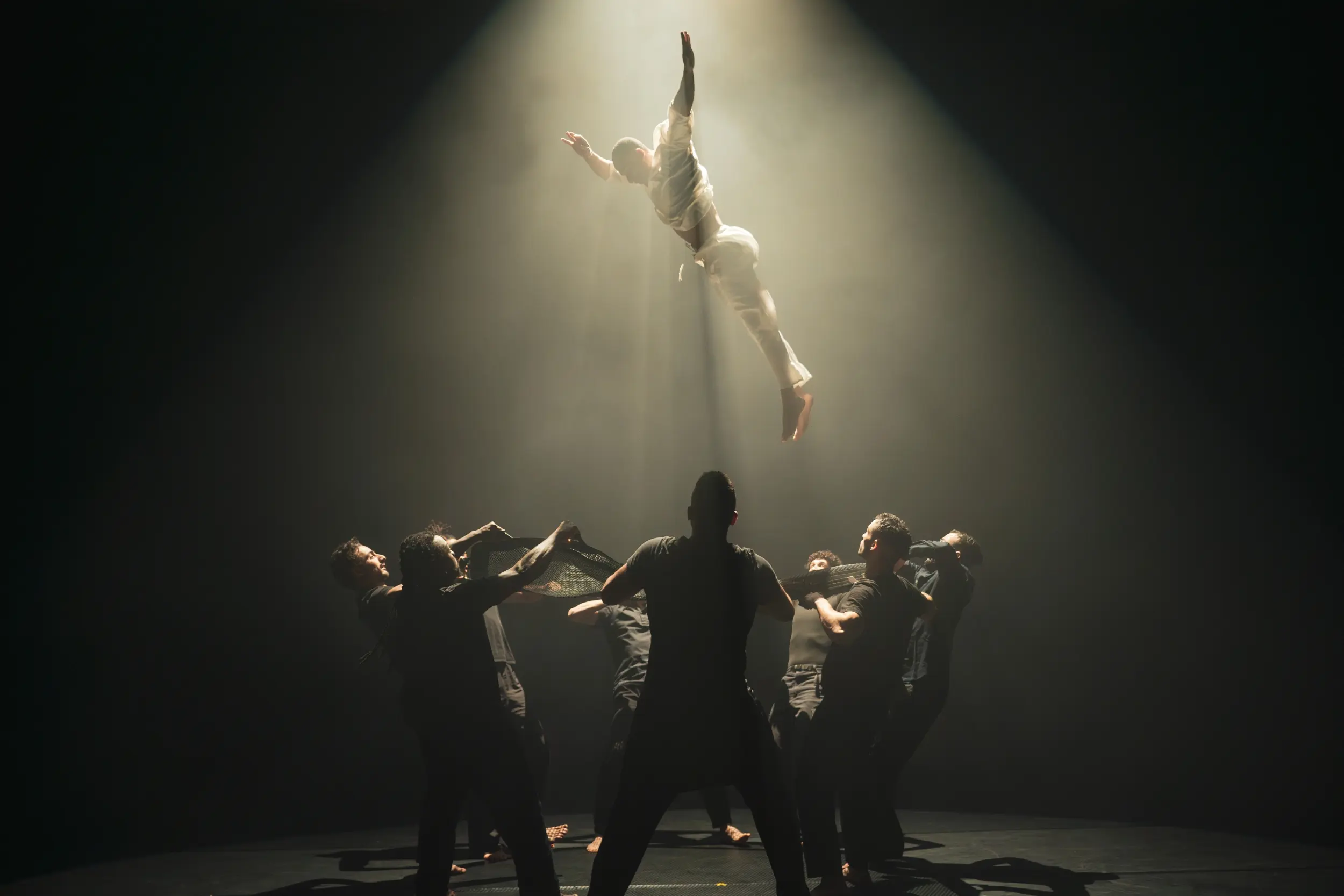 Groupe acrobatique de Tanger & Raphaëlle Boitel / KA-IN ©Pierre Planchenault