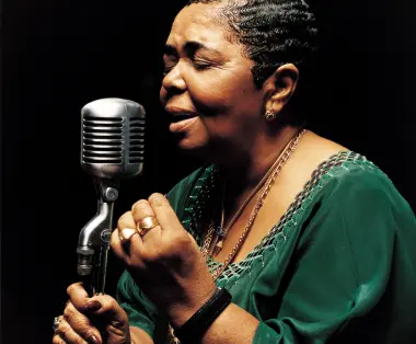 Cesária Évora Orchestra ©M Joe Wuerfel Lusafrica