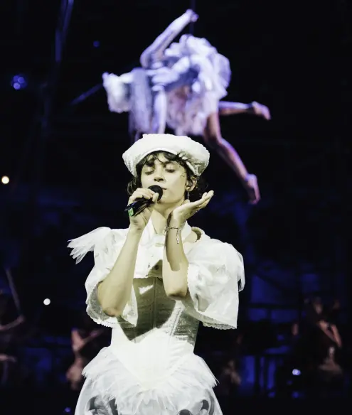 25_715_le_petit_cirque_3_c_alice_brazzit_grec_festival_de_barcelona.jpg